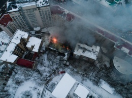 Появились фото и видео пожара в старинном здании на Крещатике, сделанные с высоты птичьего полета