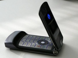 Motorola планирует возродить легендарную "раскладушку" RAZR V3 в феврале