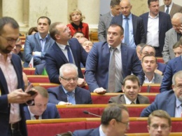 Парламент принял закон о социальных услугах