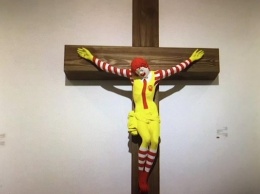 Распятый клоун McJesus вызвал беспорядки в Израиле