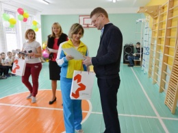 При поддержке Компании Метинвест в Покровском районе открыли современный спортзал для школьников