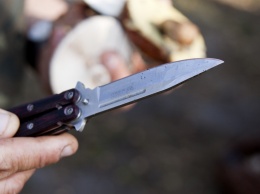 Россиянин напал на девушку с ножом в столице: "хотел устранить множество людей"