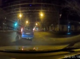 В Николаеве мужчина ударил таксиста и угнал его Daewoo