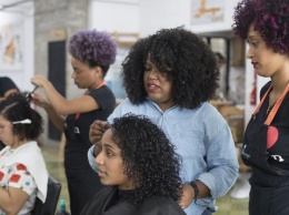 Борьба женщин с расизмом начинается с парикмахерской