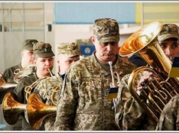 В аэропорту Запорожья в честь легендарных «киборгов» будет играть военный оркестр