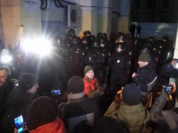 Полиция конфисковала у нациков гроб для Порошенко