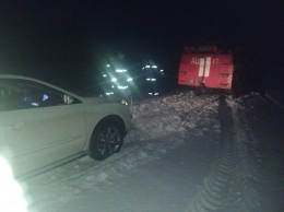 Спасатели Николаевщины вытащили из снежных ловушек четыре автомобиля
