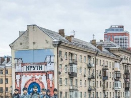 К 100-летию боя под Крутами в Киеве появился мурал (ФОТО)