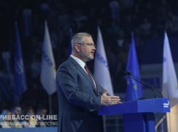 На масштабном Форуме за мир и развитие оппозиционные силы официально выдвинули Вилкула кандидатом в Президенты Украины