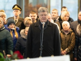 Украинцы склонят голову только чествуя своих героев, и ни перед кем другим - Глава государства