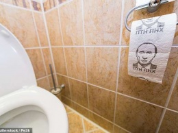 ПТН-ПНХ: у британского министра обнаружили туалетную бумагу с Путиным