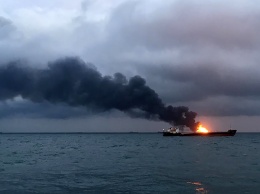 Спасатели бессильны. Пожар на танкерах в Керченском проливе будет продолжаться, пока весь газ не выгорит