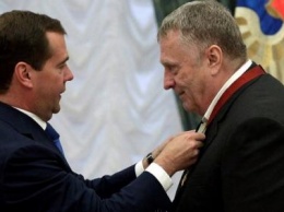 «Медведев тянет на дно»: Путин может сделать премьером Жириновского на фоне рухнувших рейтингов