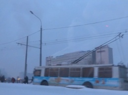 В Харькове сотни людей попали в ловушку на мосту (фото, видео)