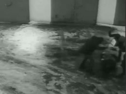 В сети появилось видео жестокого избиения запорожца, борющегося с наркоаптеками