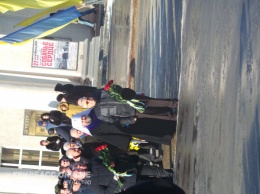 Криворожане возложили цветы к памятнику Шевченко в честь Дня Соборности Украины