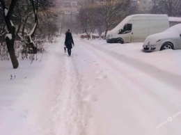 Север Одесской области засыпало снегом: не везде коммунальщики справляются с заносами
