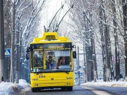 В Киеве из-за снегопада транспорт отклонился от графика