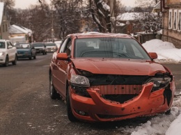 В Днепре на Орловской не поделили дорогу Mazda и Renault