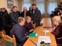 Тимошенко подала документы в ЦИК