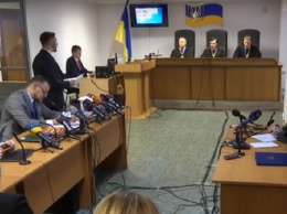 В суде Киева начали зачитывать приговор Януковичу - под усиленной охраной суд и прилегающая территория