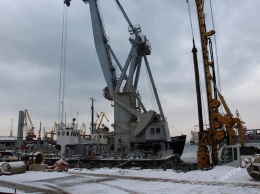 В Одесском порту реконструируют полувековой причал (фото)