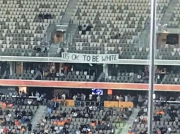 В Австралии фанов погнали со стадиона за расистский баннер
