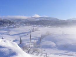 Снег в Карпатах достиг почти двух метров: Обнародованы впечатляющие фото