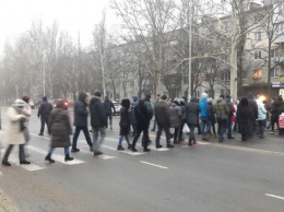Возмущенные жильцы новостроя перекрыли улицу Малиновского из-за промышленного тарифа на электроэнергию
