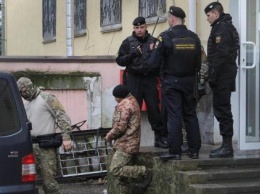 Террорсты собираются отрезать руку захваченному в плен украинскому моряку