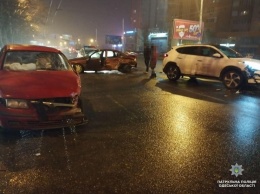 Лед на дорогах спровоцировал 83 аварии в Одессе: один человек погиб