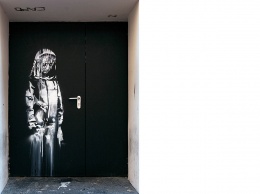В Париже украли граффити Бэнкси памяти жертв теракта в "Батаклане"