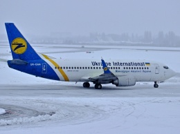 Из-за ночного снегопада нарушена работа одесского аэропорта