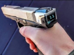 В США представили пистолет Glock, умеющий считать патроны