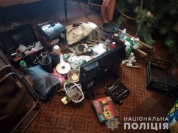 Парочка с санками опозорилась в Харьковской области