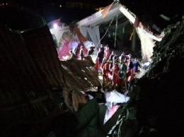 В Перу во время свадебной церемонии обрушились стена отеля, по меньшей мере 13 человек погибли, еще 30 пострадали