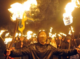Националисты устроили факельный марш в Киеве: яркие фото
