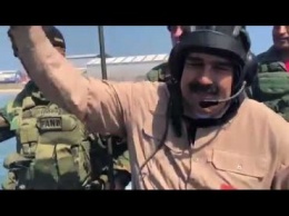 Мадуро с женой перебрался на плавающий танк