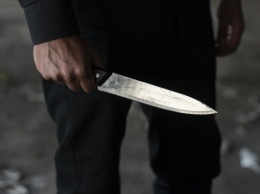 Житель Днепропетровщины напал с ножом на сожителя своей матери