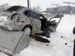 На Полтавщине электричка на переезде сбила автомобиль: водитель погиб