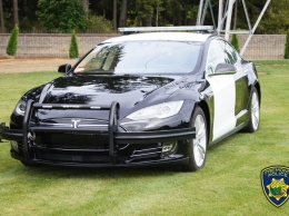 Электрокар Tesla Model S приняли на службу в полицию