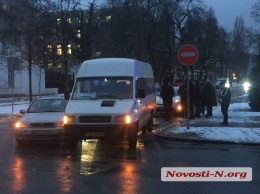 В центре Николаева столкнулись «Опель» и маршрутка