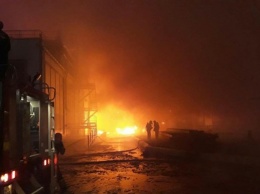 В Киеве масштабный пожар на радиозаводе: дым от огня виден на несколько километров