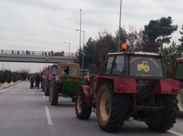 В Греции фермеры перекрыли национальную трассу