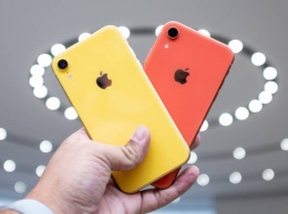Владельцы iPhone XR жалуются на слезающую с корпусов краску