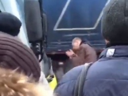 В Киеве мужчина распылил газ в маршрутке