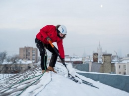 Сколько стоит в Полтаве уборка крыш от снега и сосулек: платные и бесплатные услуги
