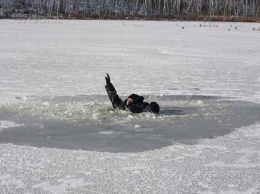 Днепрянин решил покончить с собой, провалившись под лед