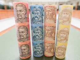 Украинские деньги продают рулонами