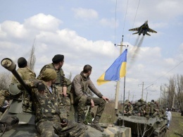 Бойцы ВСУ обнаружили засаду противника на Донбассе, фото трофеев